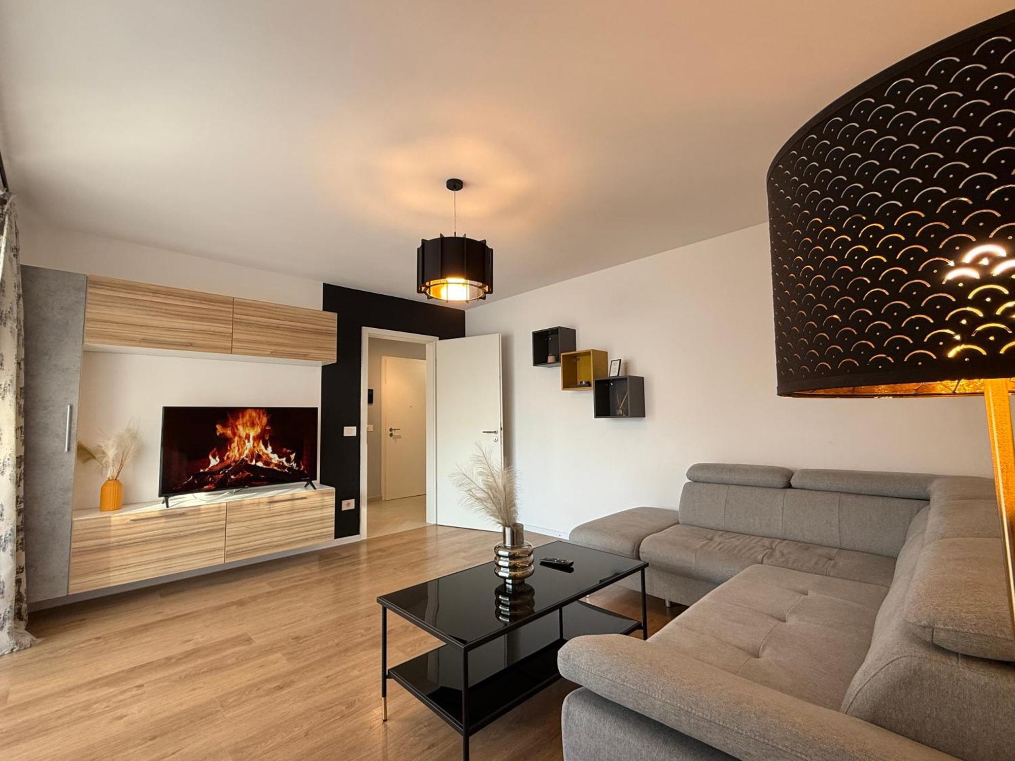 Kasper Coresi Mall - Rise Private & Apartament
