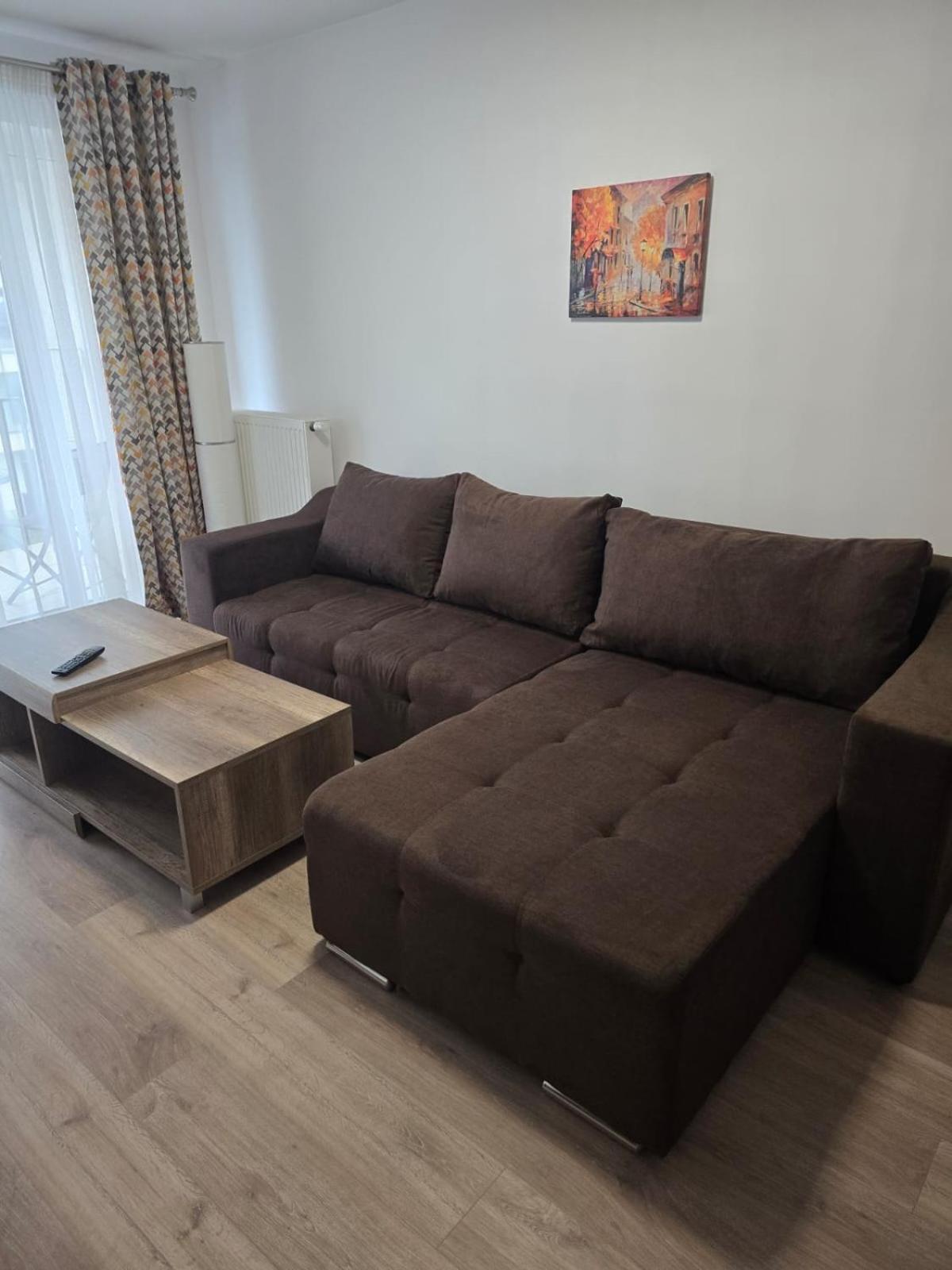 Kasper Coresi Mall - Rise Private &